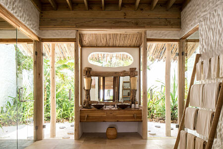 Crusoe Villa Suite with Pool_Bathroom at Soneva Fushi Beach Resort Maldives