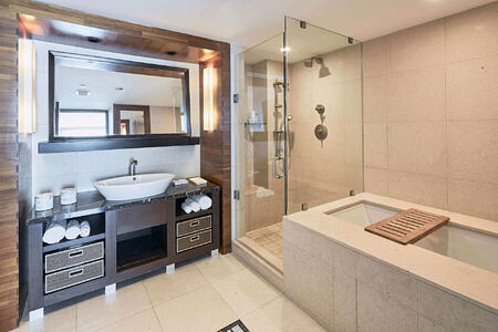 suite bathroom at carillion hotel usa