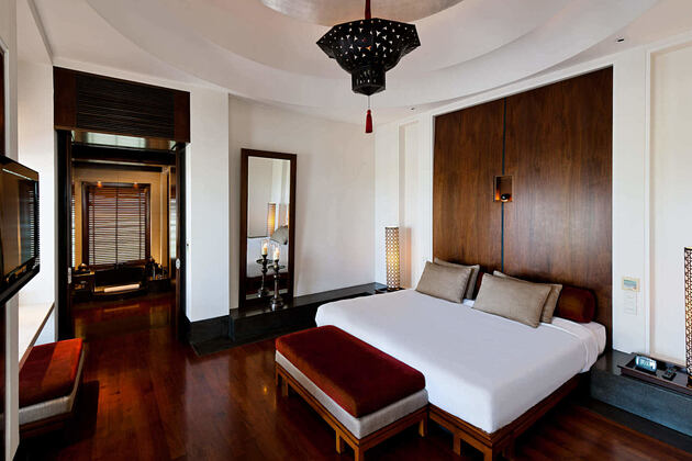 The Chedi Club Suite - Bedroom at the chedi hotel oman
