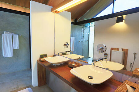 bathroom at Kalundewa Sri Lanka-
