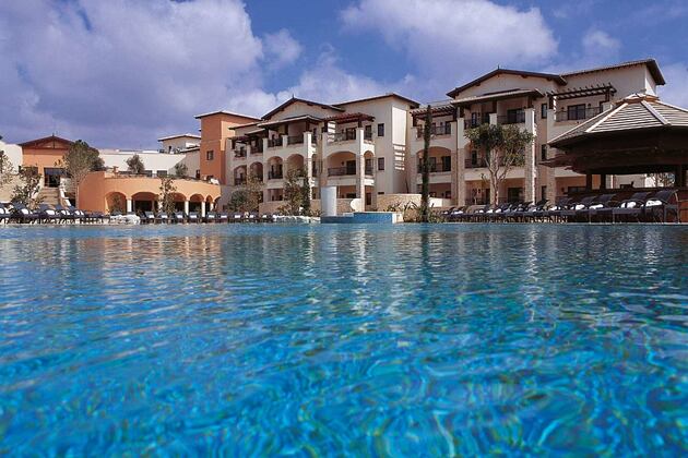 intercontinental hotel and pool at aphrodite hills hotel cyrpus