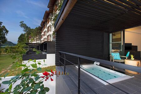 jucuzzi-studio-suite-exterior-at-the-andaman-hotel-malaysia