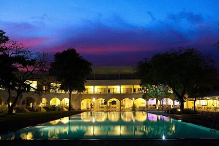 night-at-trinco-blu-by-cinnamon-hotel-sri-lanka