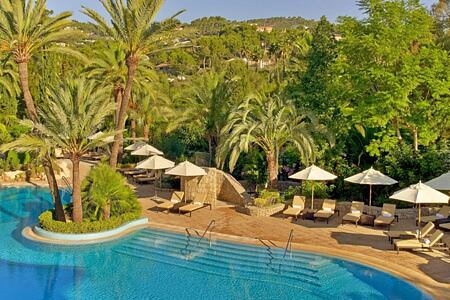 pool-at-sheraton-mallorca-golf-hotel