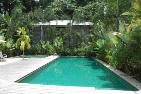 swimming pool at le cameleon hotel costa rica