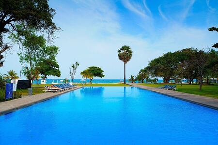 swimming-pool-at-trinco-blu-by-cinnamon-hotel-sri-lanka