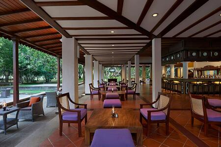Bar at Cinnamon Lodge Sri Lanka