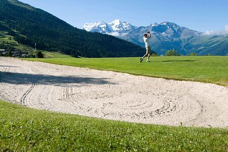 Man playing golf at The Lodge Switzerland
