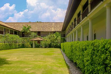 Grass courtyard at the Fortress Sri Lanka