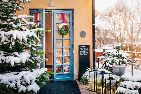 Entrance2 in Winter at Hotel Skeppsholmen Sweden)