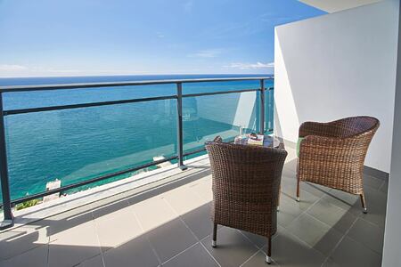 Premium Suite balcony with Sea View at Vidamar Madeira