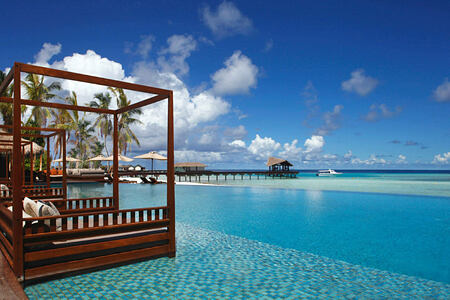 Infinity pool at The Residence Maldives