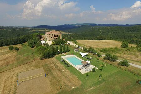 Exterior drone shot of Locanda Cugnanello Tuscany