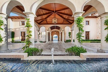 Entrance hall with water feature at Park Hyatt Mallorca