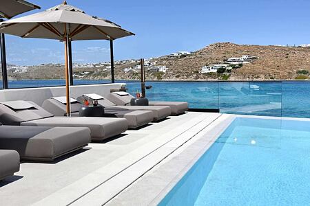 Aeonic Suites and Spa Mykonos pool