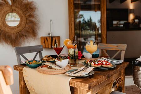Can Vistabella Ibiza rustic food from their own garden