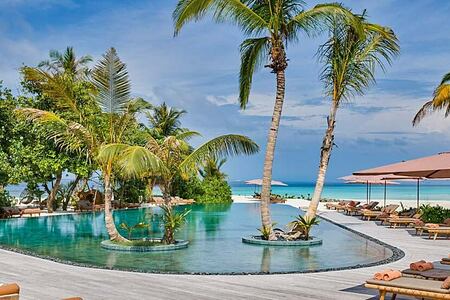 Joali Maldives pool and beach -header-image
