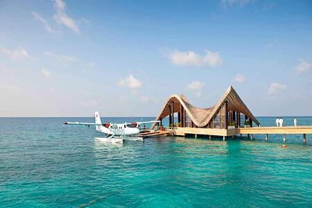 Joali Maldives Seaplane arriving at the Jetty