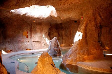 Cave at Fox Hotel and Suites Canada